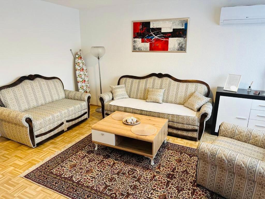 Apartment Etna! Near To Airport 塞拉耶佛 外观 照片